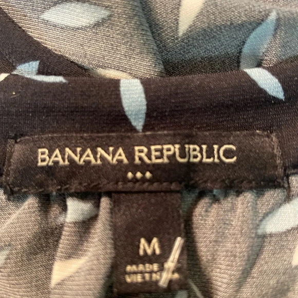 Banana republic size medium  navy/light blue/white. With tie   Polyester/spandex - Picture 4 of 4